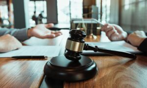 credit card debt lawyer discussing legal case in court